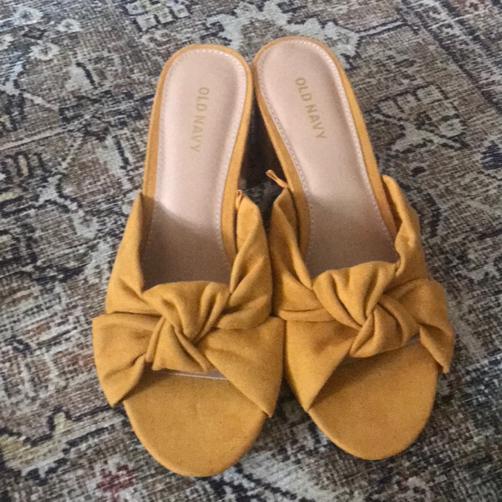 NWOT Mustard yellow mules